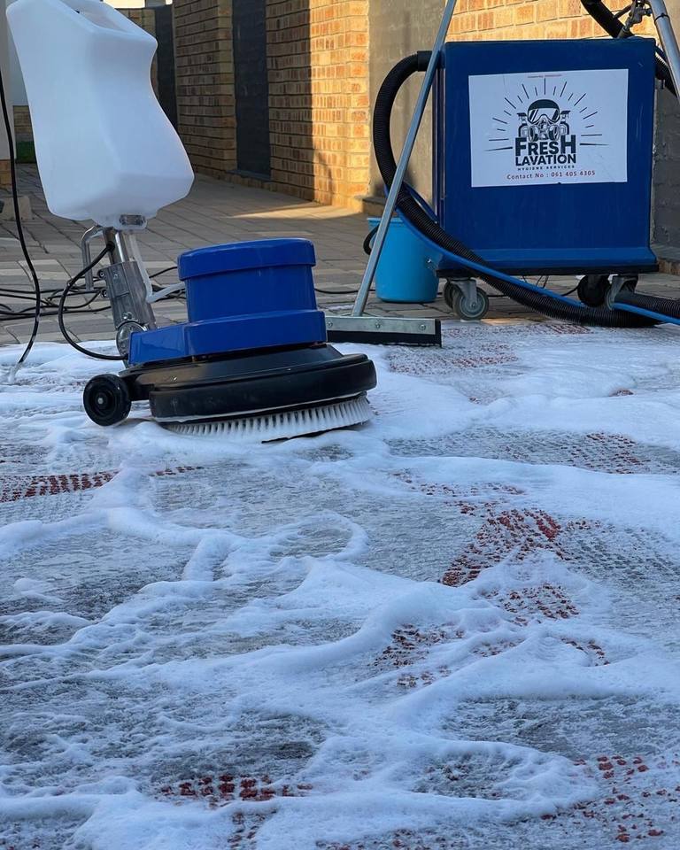 Fresh Lavation deep cleaning technician at work